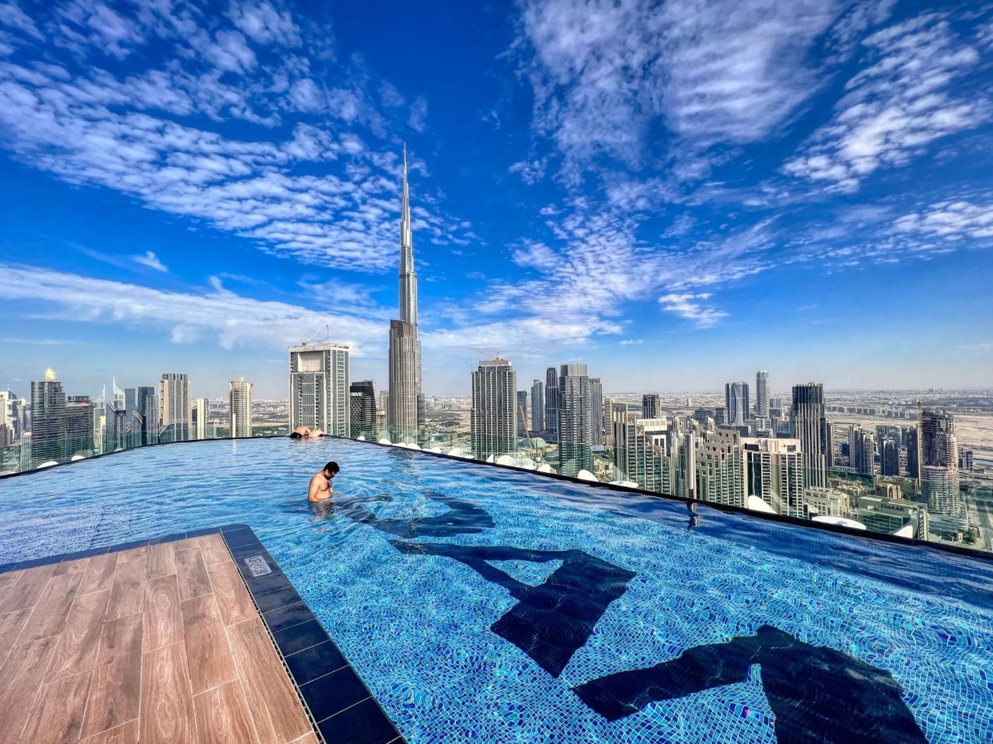 Highest Infinity Pool In Downtown Dubai Apartment Exterior photo