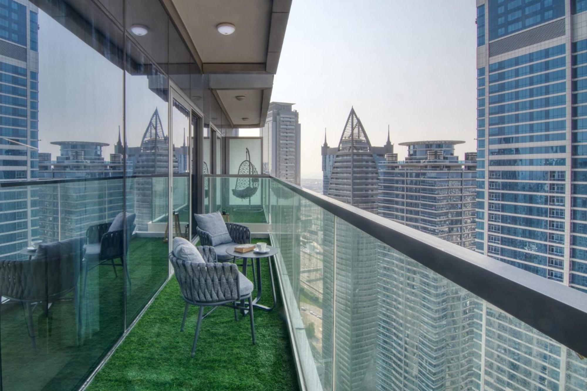 Highest Infinity Pool In Downtown Dubai Apartment Exterior photo
