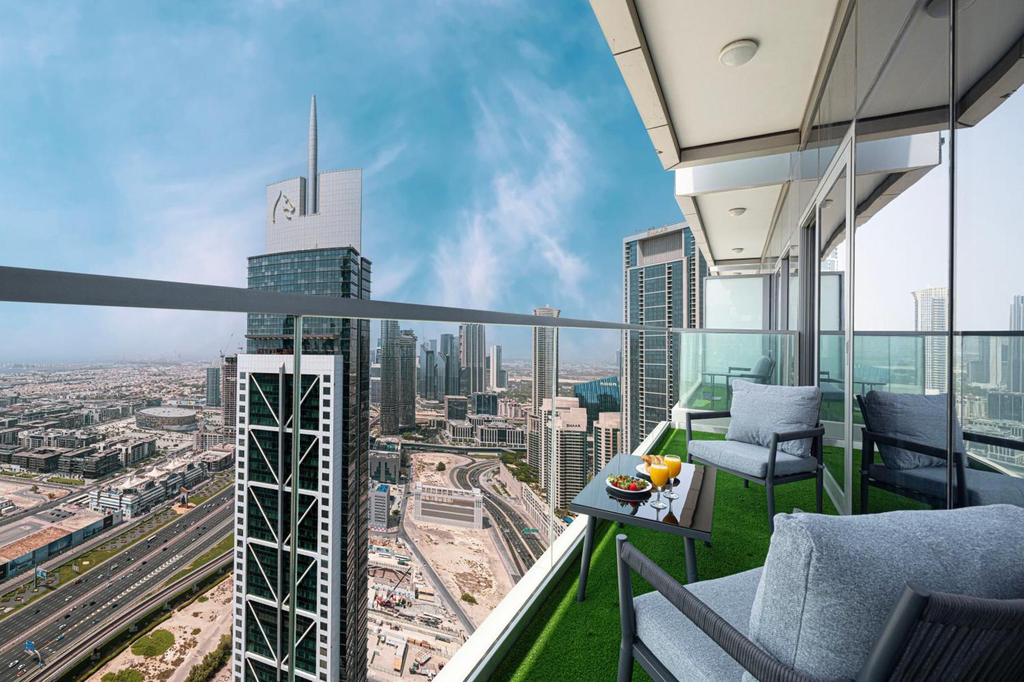 Highest Infinity Pool In Downtown Dubai Apartment Exterior photo
