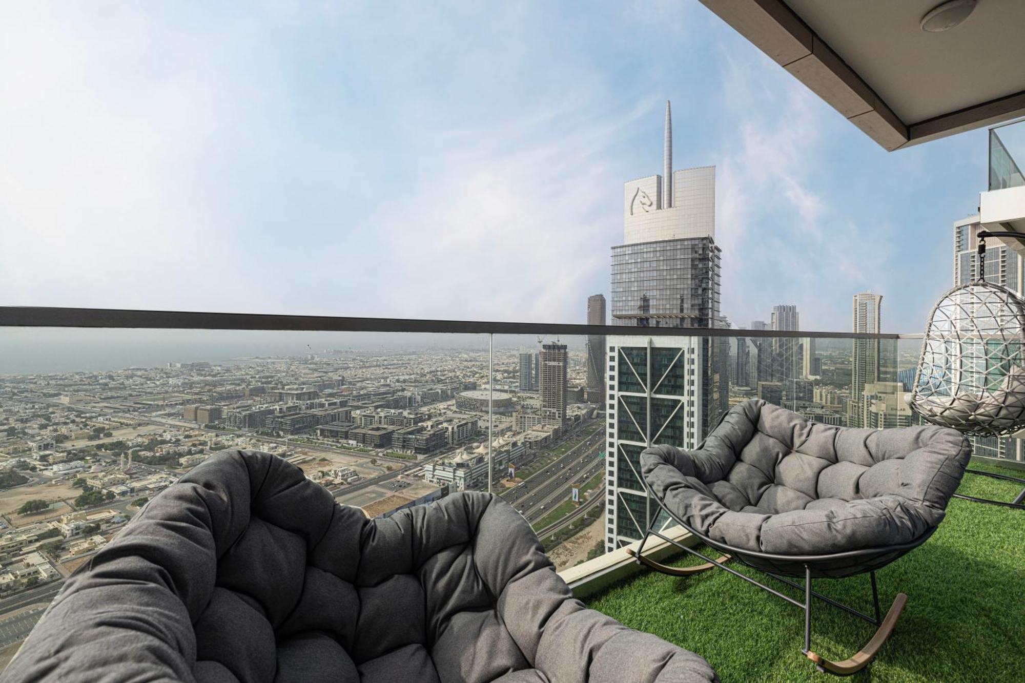 Highest Infinity Pool In Downtown Dubai Apartment Exterior photo