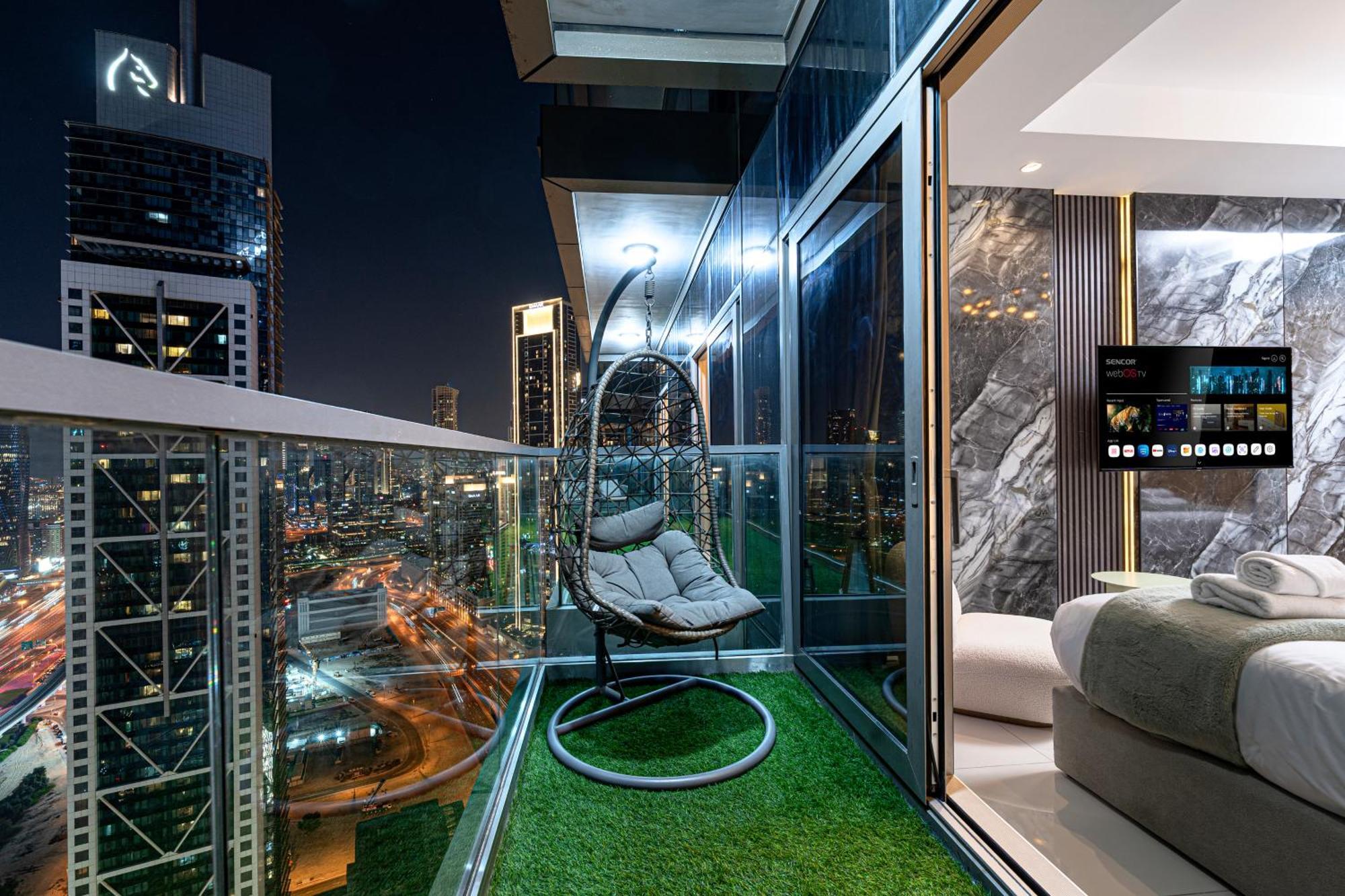 Highest Infinity Pool In Downtown Dubai Apartment Exterior photo